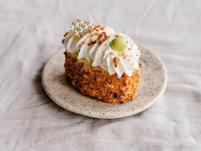 Hazelnootschuimgebakje